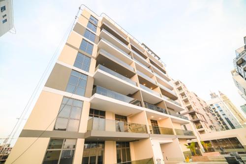 Luxurious New 1BR Apt Prime Jumeirah Garden City, Dubai (photo 4)