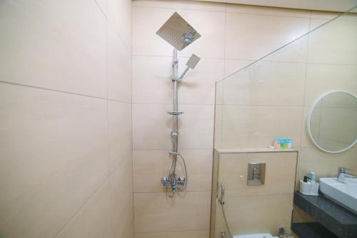 Luxurious New 1BR Apt Prime Jumeirah Garden City, Dubai (photo 8)