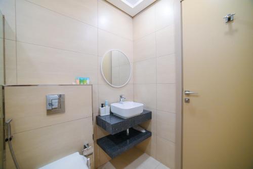 Luxurious New 1BR Apt Prime Jumeirah Garden City, Dubai (photo 7)