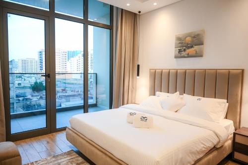 Luxurious New 1BR Apt Prime Jumeirah Garden City, Dubai (photo 2)
