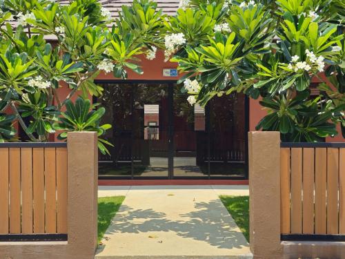 Garden, Baan Me Suk Spa & Resort in Bor Fai