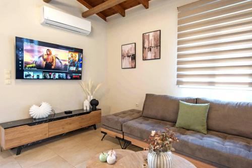 Stunning and spacious apt in Athens - image 2
