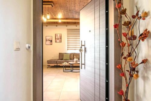 Stunning and spacious apt in Athens - image 2