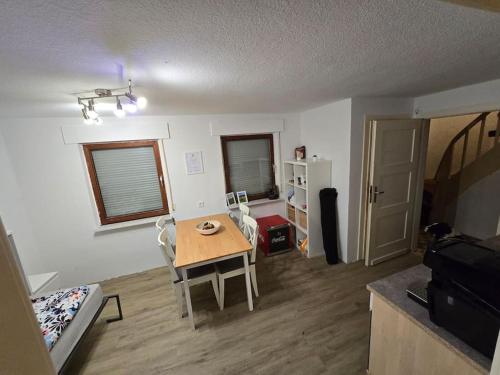 Nürburgring 2 Zimmer mit Küche und Bad (Nurburgring 2 Zimmer mit Kuche und Bad) in 凱爾貝格鎮中心