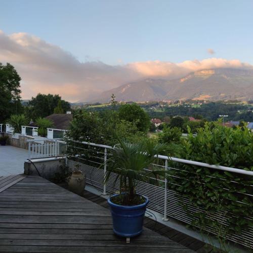 Large villa with pool and views, closeby Annecy lake