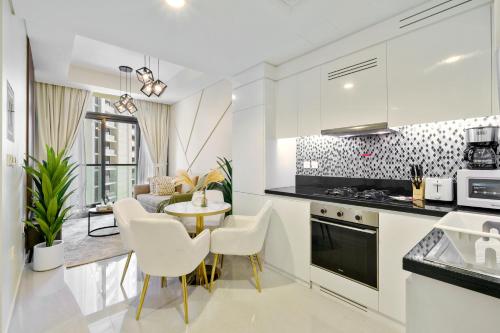Chic 1-bedroom With Pool Views Aykon City, Dubai (foto 7)