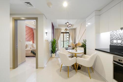 Chic 1-bedroom With Pool Views Aykon City, Dubai (foto 3)