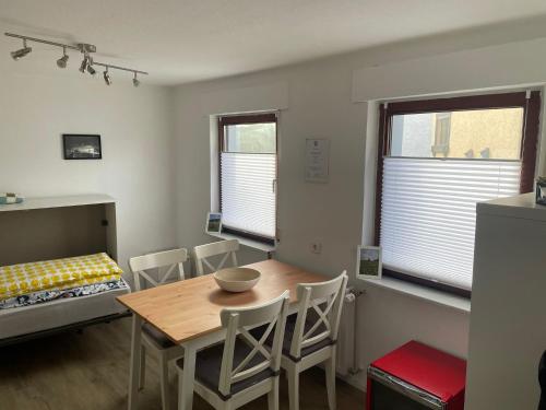 Nürburgring 2 Zimmer mit Küche und Bad (Nurburgring 2 Zimmer mit Kuche und Bad) in 凱爾貝格鎮中心