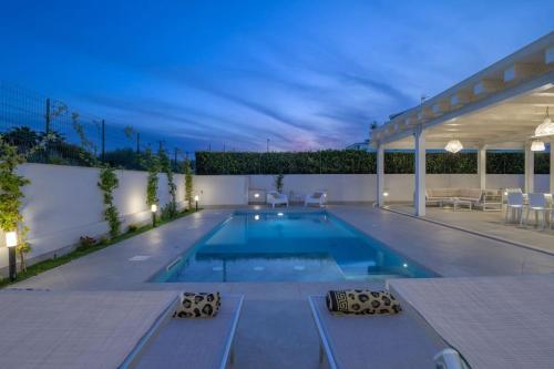 VillaTalè with private Swimming pool. Within walking distance of the beach.