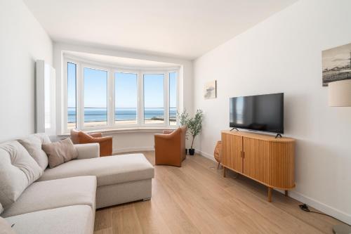 Renovated central seaview appartment