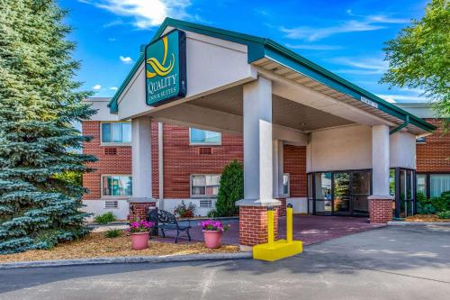 Quality Inn & Suites Downtown - Hotel - Green Bay