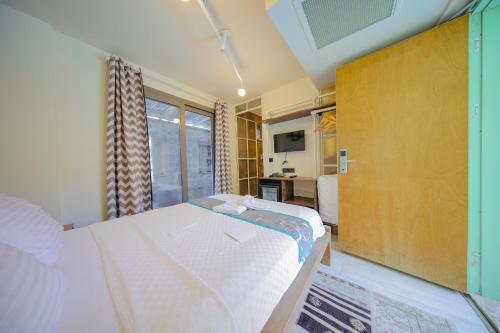 1 queen bed