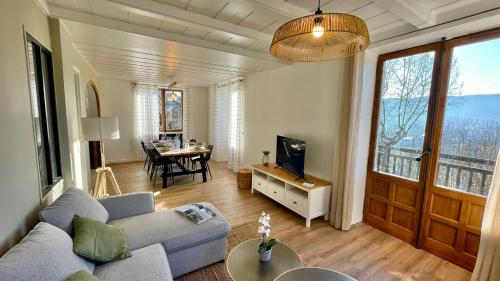 6 bedrooms, 11 beds