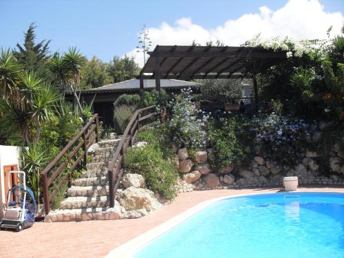 Giallonardomare-Villa con piscina