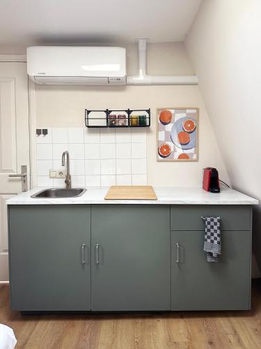 Rembrandtplein Apartments - image 3