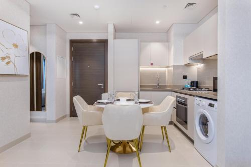 STAY BY LATINEM Luxury 1BR Holiday Home CV A1507 near Burj Khalifa, Dubai (Foto 4)