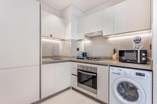 STAY BY LATINEM Luxury 1BR Holiday Home CV A1507 near Burj Khalifa, Dubai (Foto 5)
