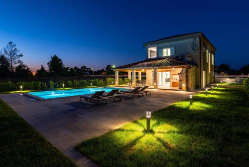 Exterior view, Exceptional Villa Idalia near ZADAR, NIN & QUEENS BEACH, Heated Pool, Privacy in Ninski Stanovi