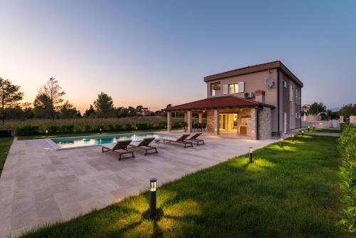 Exterior view, Exceptional Villa Idalia near ZADAR, NIN & QUEENS BEACH, Heated Pool, Privacy in Ninski Stanovi