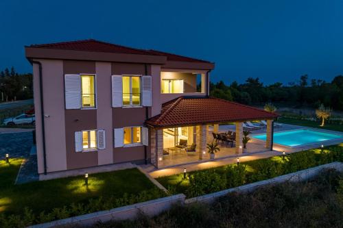 Exterior view, Exceptional Villa Idalia near ZADAR, NIN & QUEENS BEACH, Heated Pool, Privacy in Ninski Stanovi