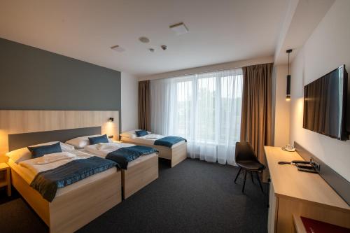 3 twin beds
