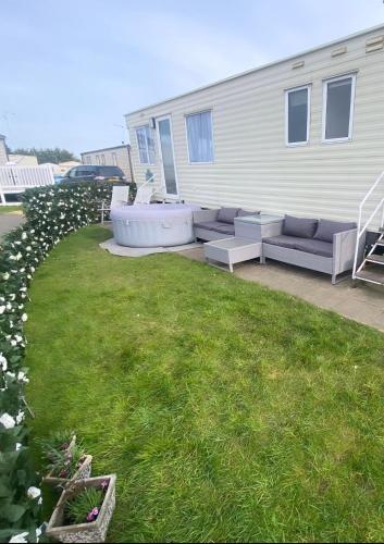 Coastal caravan retreat