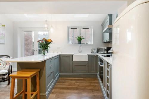 2-BR Cosy Retreat, with Garden, central Winchester by Blue Puffin Stays