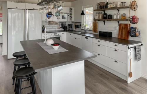 Kitchen, Lovely Home In Glanshammar With Kitchen in Glanshammar