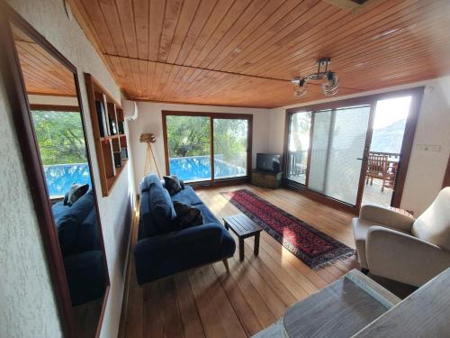 2 bedrooms, 3 beds