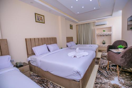 Mak Pyramids View - image 9