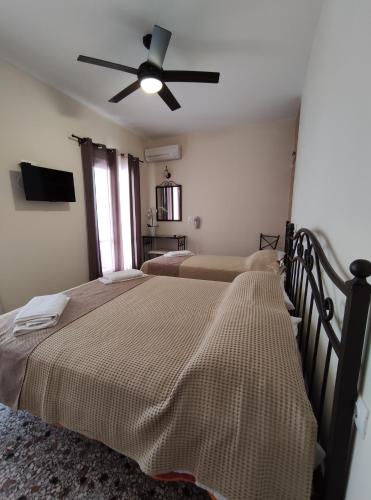 1 double bed, 1 twin bed