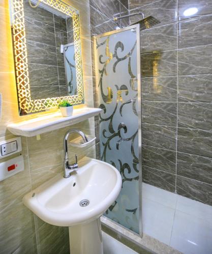 Mak Pyramids View - image 7