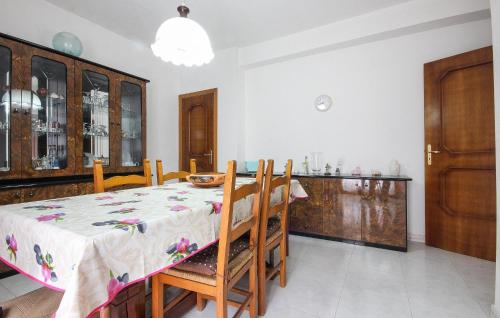 Amazing Home In Senerchia With Kitchenette