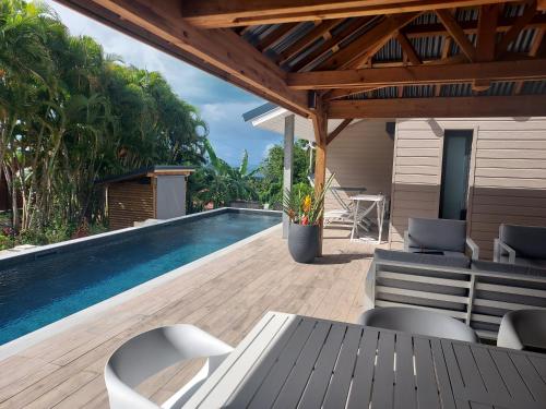 สระว่ายน้ำ, LE PETIT PARADIS in ซานต์ โรเซ