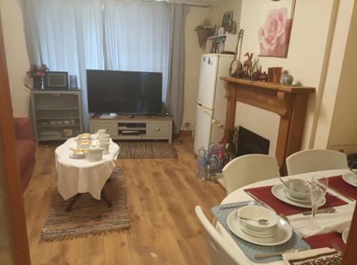 3 bedrooms Sleeps 8 Self Catering House Near Norwich City Centre And UEA