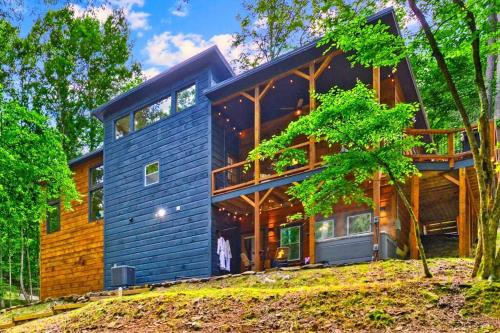 Luxie Bear Retreat in Ellijay, USA