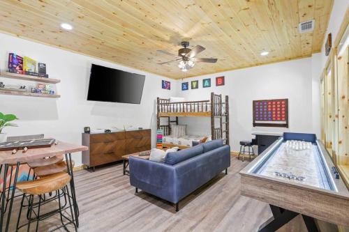 Luxie Bear Retreat in Ellijay, USA