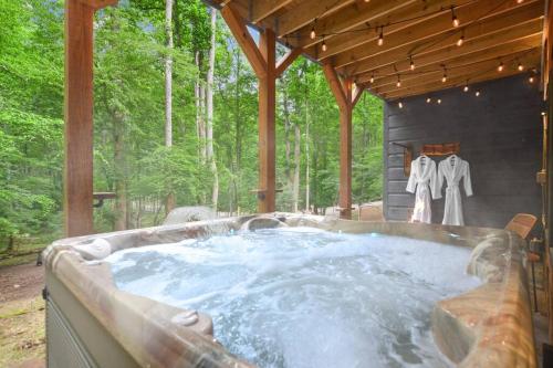 Luxie Bear Retreat in Ellijay, USA
