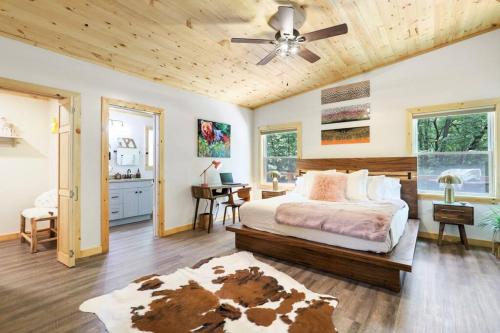 Luxie Bear Retreat in Ellijay, USA
