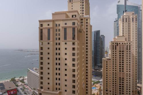 Amazing Seaview Prime Location Upgraded - image 9