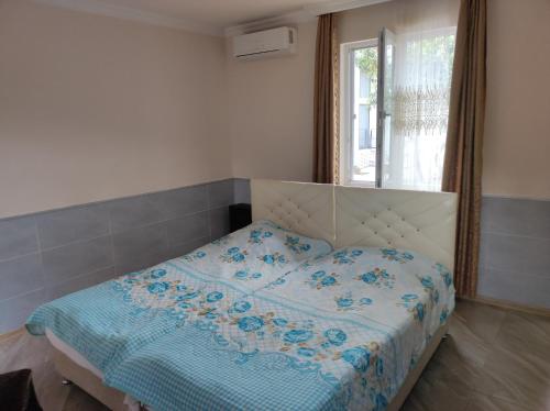 2 twin beds