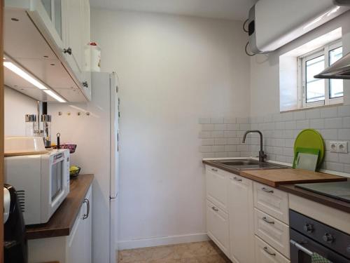 Kitchen, Habitacion y Bano Privado, Tranquilidad y Naturaleza. in Esplugues de Llobregat