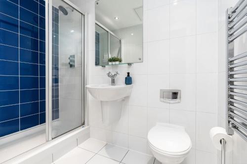 Exclusive Apartment - Free Parking -WiFi Netflix- Juliet Balcony -Fully Equipped for Extended Stays, Leeds (Foto 10)