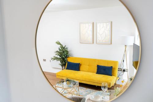 Exclusive Apartment - Free Parking -WiFi Netflix- Juliet Balcony -Fully Equipped for Extended Stays, Leeds (Foto 2)