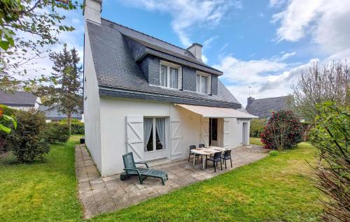 Pet Friendly Home In Lanester With Kitchen - Location saisonnière - Lanester