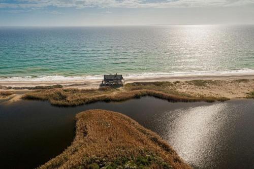 6.5-Acre Oceanfront Estate in Wakefield, USA