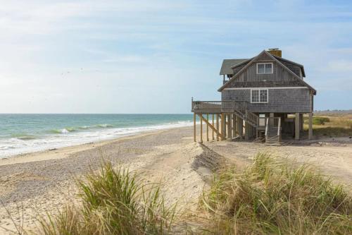 6.5-Acre Oceanfront Estate in Wakefield, USA