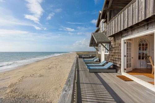 6.5-Acre Oceanfront Estate in Wakefield, USA