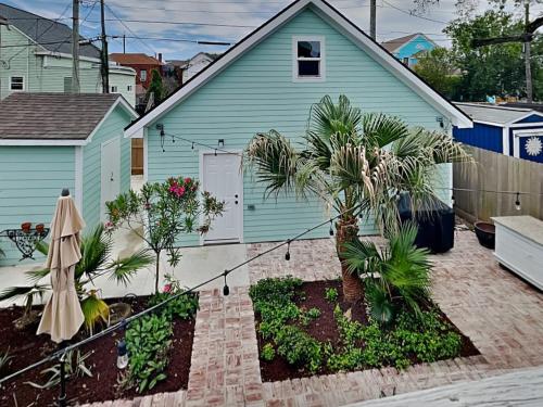 Lost Palms Top in Galveston, USA