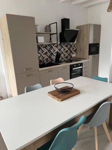 Maison avec piscine et étang, un coin de paradis (Maison avec piscine et etang, un coin de paradis) in Mézières-en-Brenne